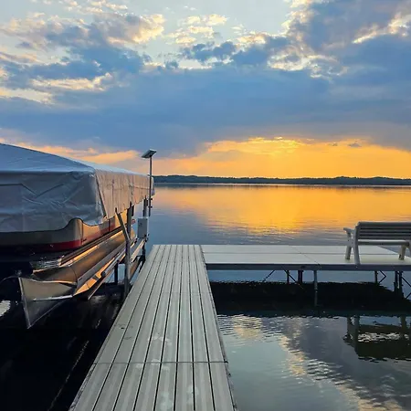 Hackensack Waterfront Retreat On Tenmile Lake